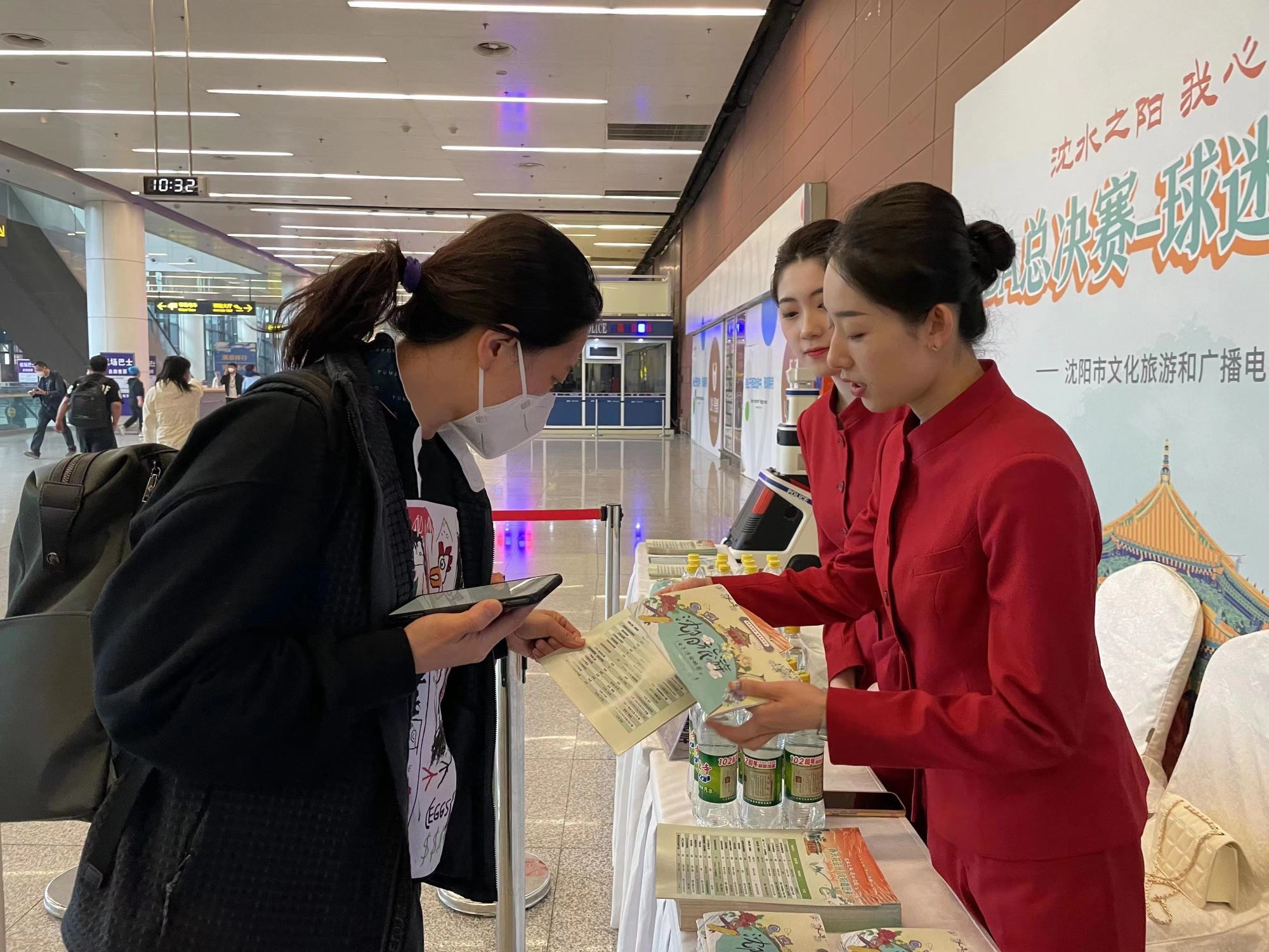 沈阳球迷服务驿站提供一站式引导服务。(来源:沈阳市文旅局供图)