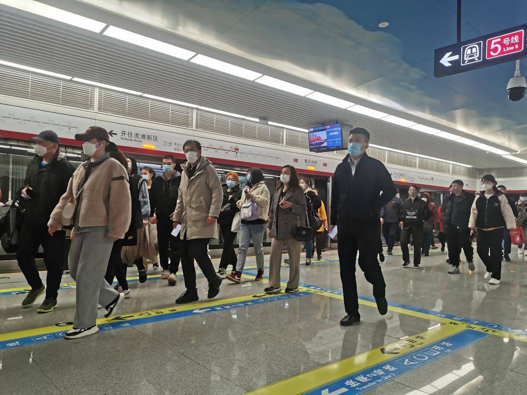 大连地铁5号线日均乘客6.7万人次。