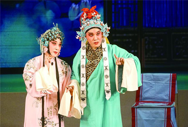 剧目《春闺梦》 李东明饰张氏(左)、李孝诚饰王恢。(摄影:门莹)