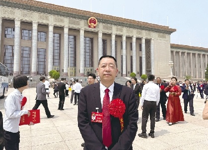 张启东参加第七次全国自强模范暨助残先进表彰大会