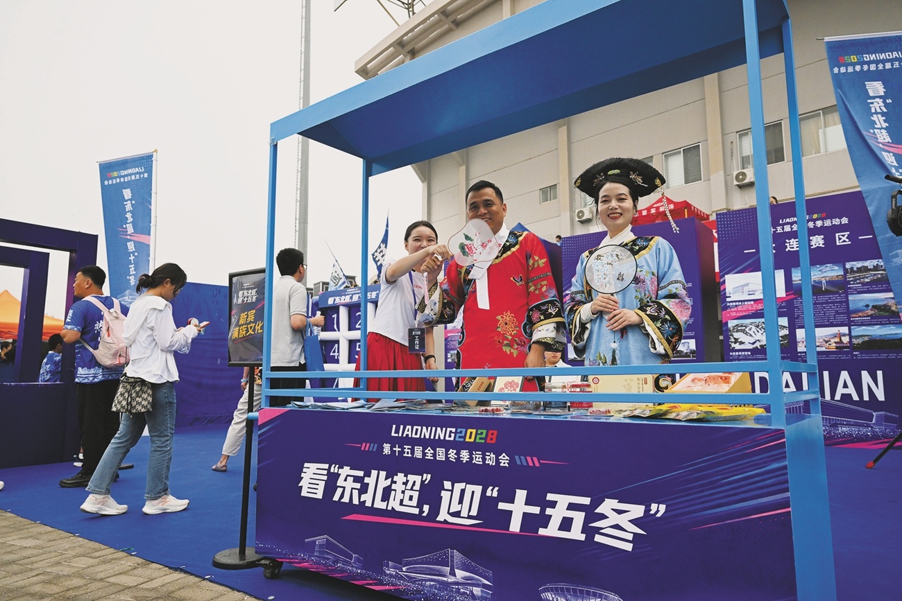 “十五冬”联动“东北超”主题展览采用跨界融合的形式，吸引了大批观众。（摄影：孙海涛）