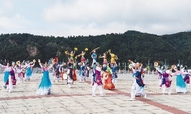 朝鲜族农民群体舞蹈——乞粒舞表演。 刘云云 摄