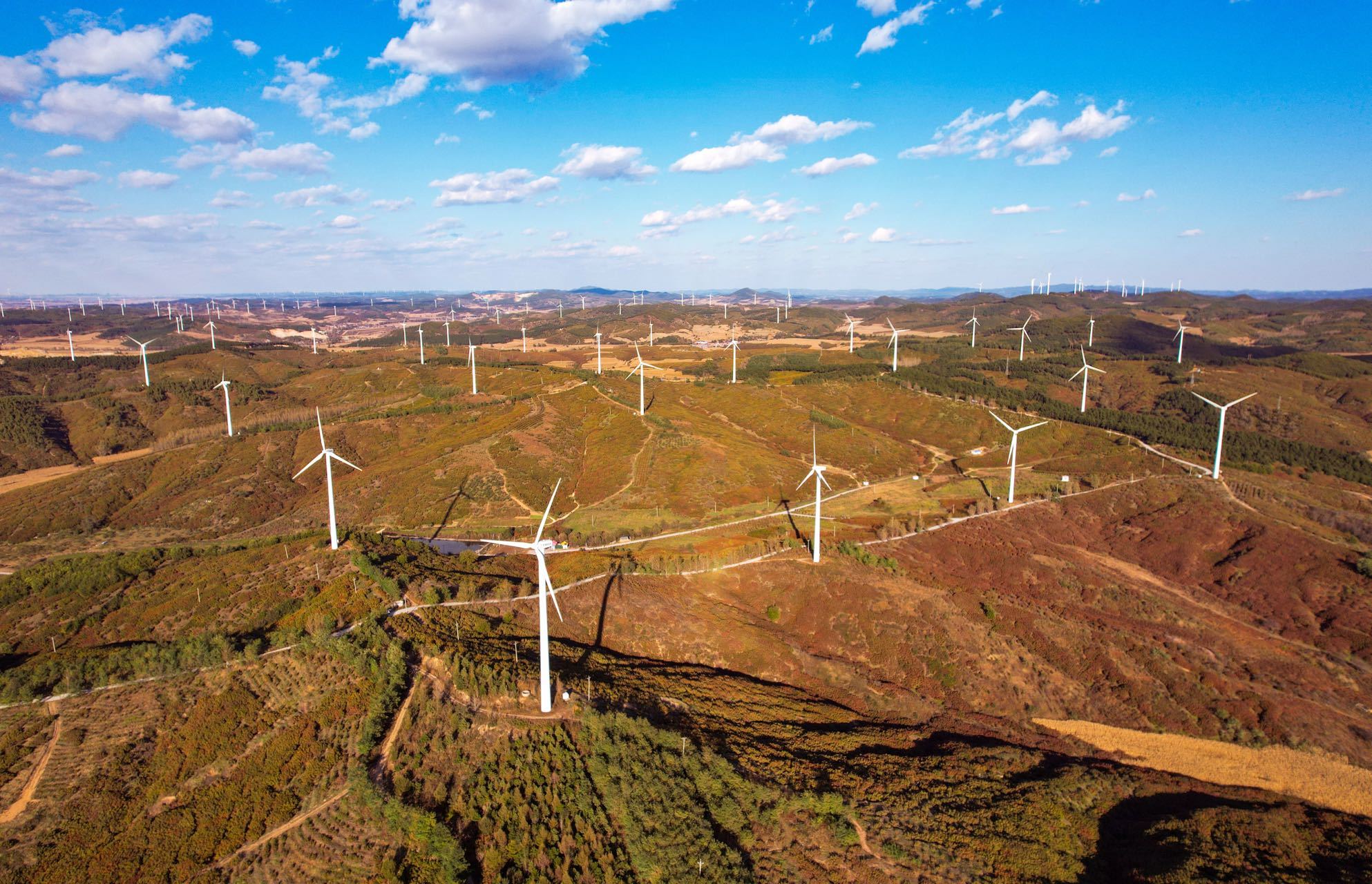 铁岭市已建成28座集中风电场，总装机规模150万千瓦。（摄影：关兴）