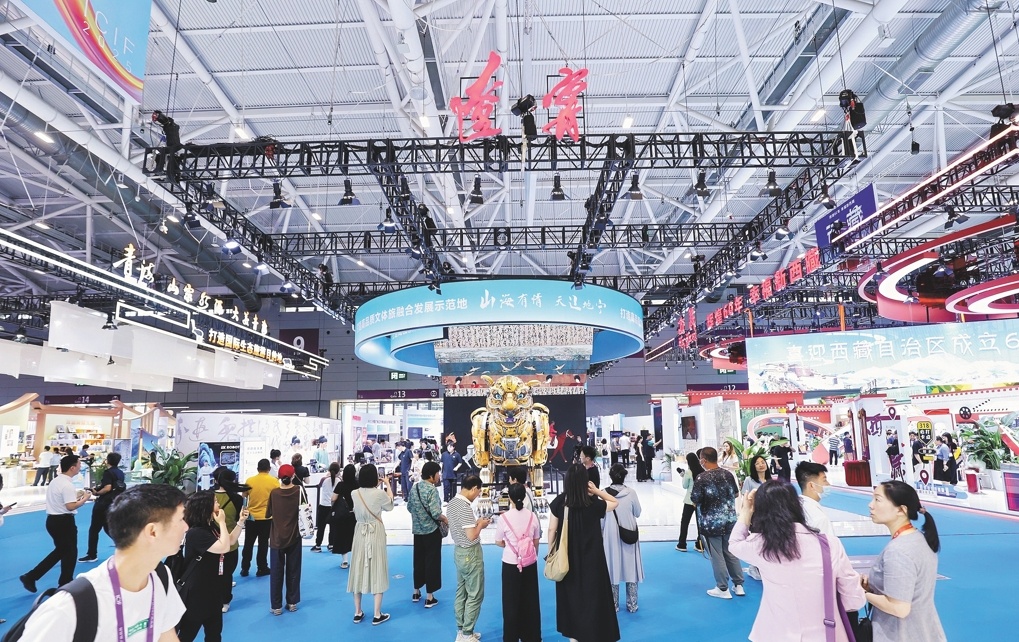 在辽宁展区，丹东市两家企业以动漫产业的创意与非遗作品的匠心，展现丹东文化产业的多元魅力。图片由受访者提供