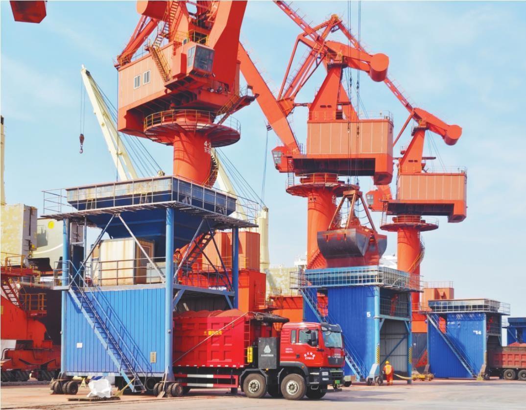 营口港全力保障农资运输畅通。 包爱霞 辽宁日报特约记者 傅义增 摄