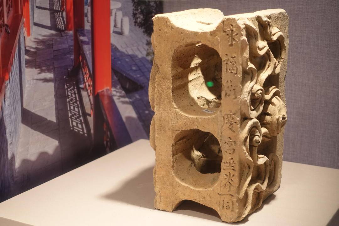本次展览展出90余件各类黄瓦窑遗址出土的陶瓷砖瓦。