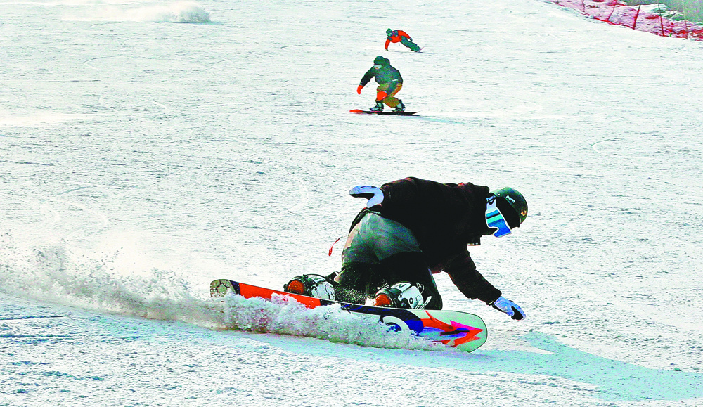 弓长岭温泉滑雪场是国家队高山滑雪、单板平行大回转专项训练场地。