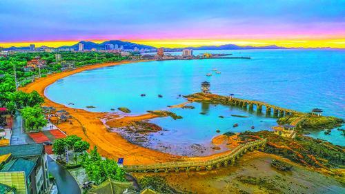 余晖下,兴城海滨风光旖旎。 (兴城市委宣传部供图)