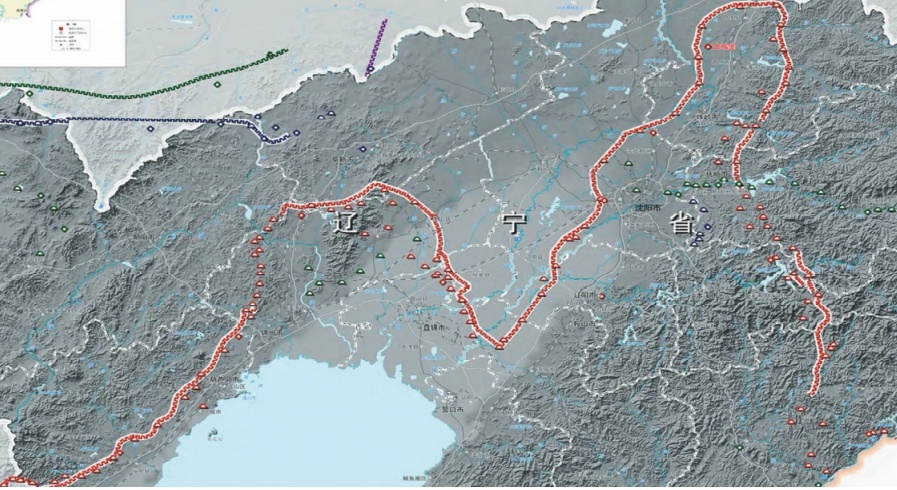 经考古调查绘制的《辽宁明长城资源分布图》，长城呈“M”形（图中红线）横穿我省，与古籍中记载基本一致。（摄影：郭平）