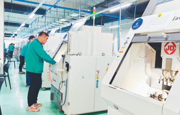 辽宁孔雀表业（集团）有限公司百万只高端机械表机芯智能研发制造平台。