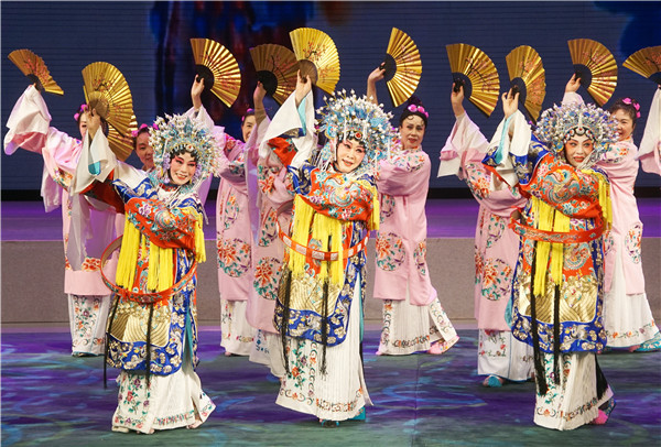 演出在《梨花颂》中拉开序幕。 (摄影:门莹)