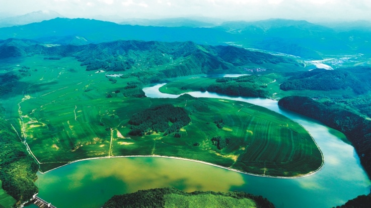 位于新宾上夹河镇的苏子河大龙湾，景色壮丽秀美。（摄影：郭守庆）