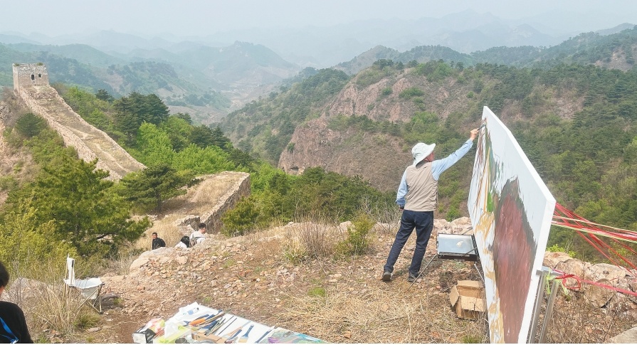 地势险要的锥子山长城，引得多名艺术家铺陈纸笔、纵情挥洒。