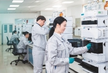 大连百傲化学股份有限公司填补国内“绿色杀菌剂”技术空白。 大连百傲化学股份有限公司供图