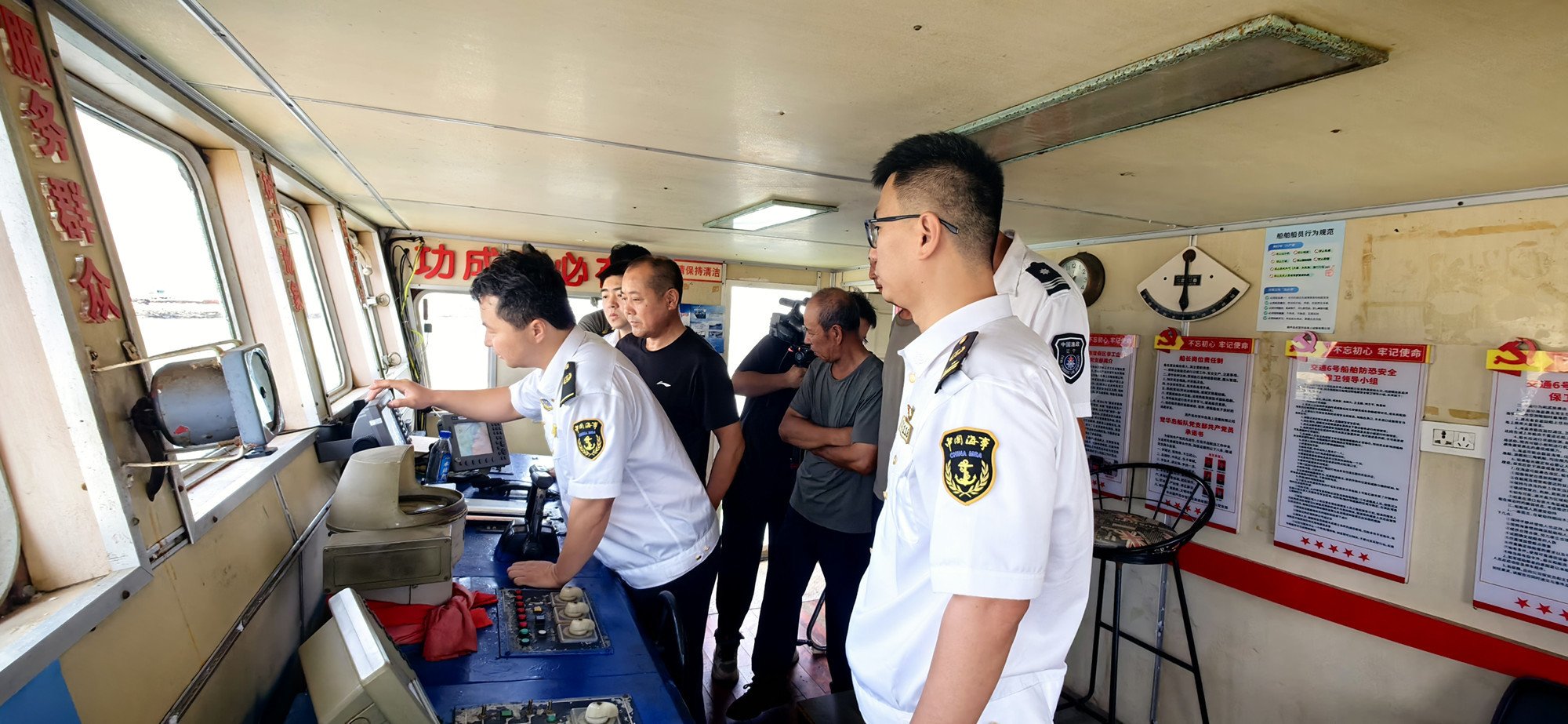 葫芦岛海事部门开展开海前商渔共治系列宣传和培训，以治理提质换来海晏渔丰。（摄影：孟祥畔）