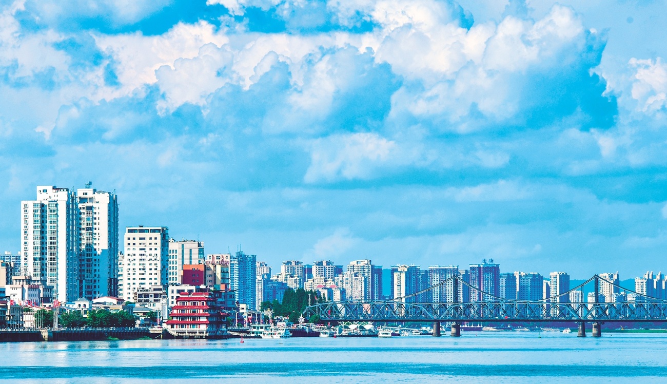 丹东是辽宁唯一的边境口岸城市，在全省对外开放布局中具有不可替代的区位价值。（摄影：刘海东）