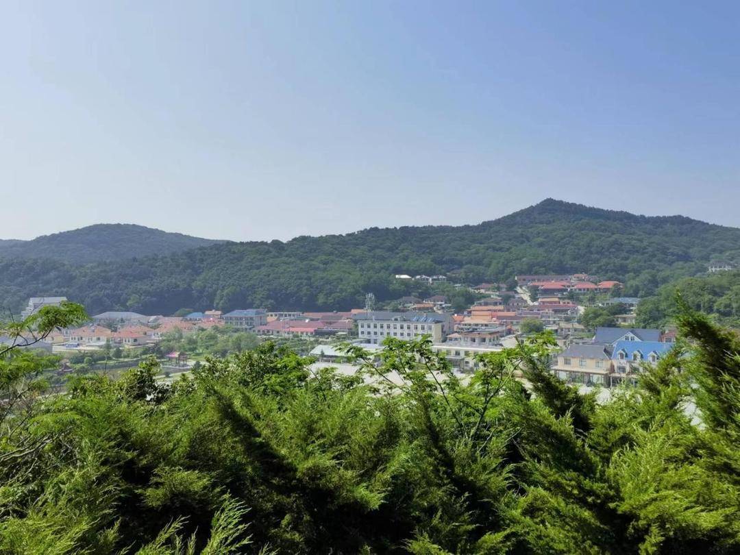 大鹿岛上的民居。经济日报记者代明 摄