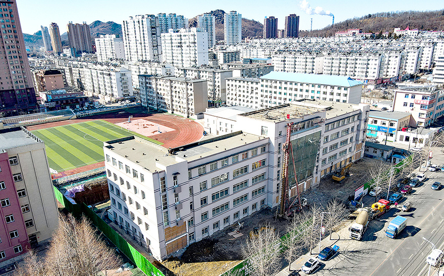 正在改造中的红房街小学