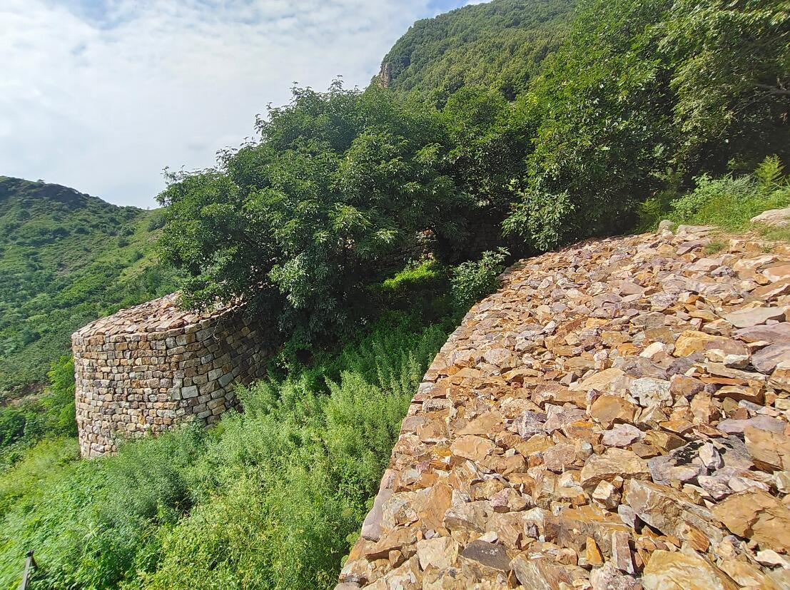 得利寺山城西门瓮城现状。