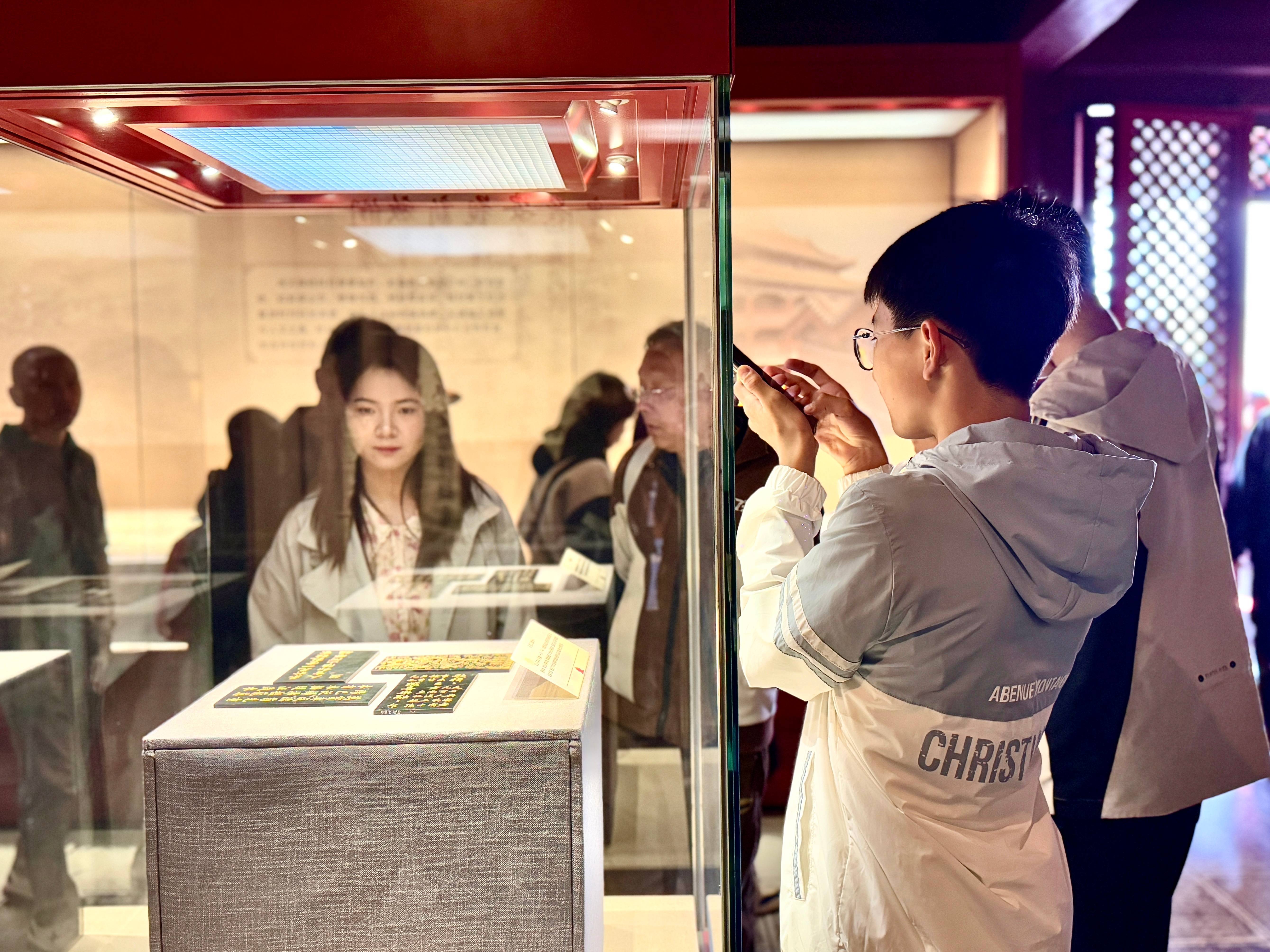 “南薰之音——沈阳故宫博物院藏清代御制诗文主题文物展”吸引了大批观众 。 (来源:受访者)