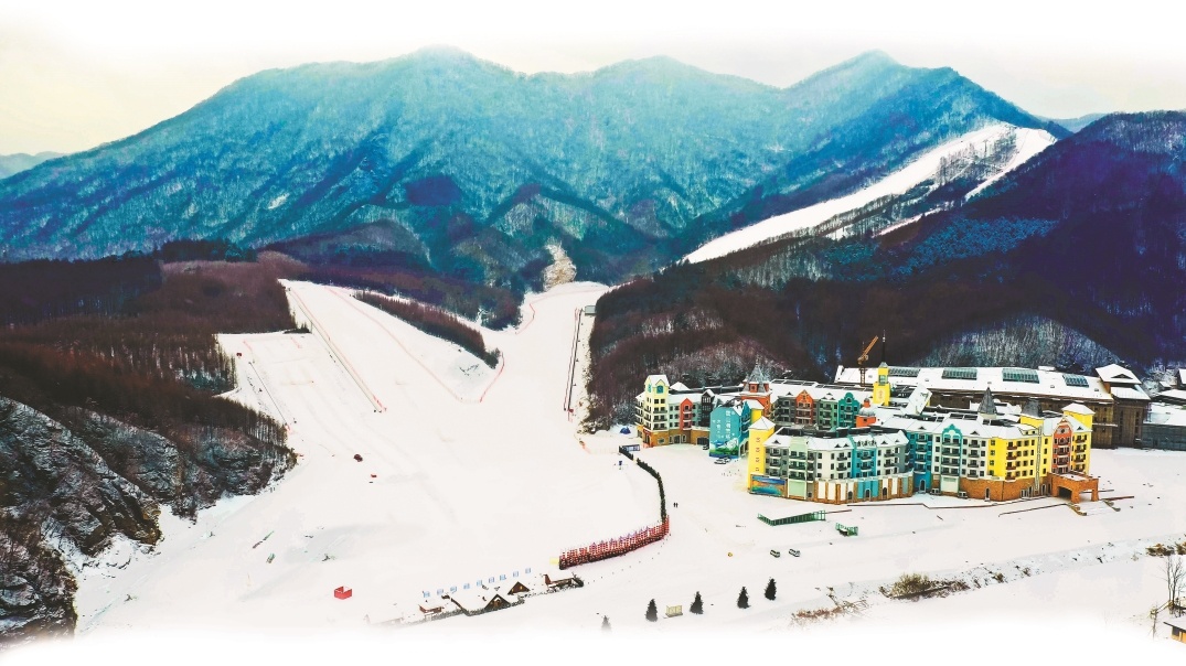 近年来，位于花溪沐的雲山滑雪场成为冬季旅游热门打卡地。（来源：本溪市文旅局）