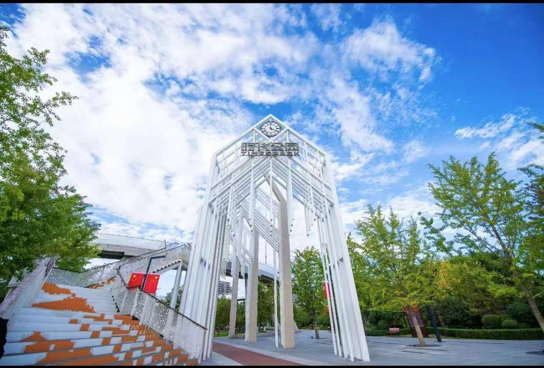 时代文仓城市书房外的口袋公园。（摄影：沈建）
