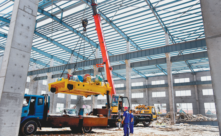 计划投资1.5亿元的丹东新盛造纸机械有限公司扩产扩能项目施工现场，该项目投产后年产值可达1.5亿元。
