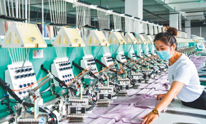 华洋纺织根据市场变化调整产品结构。（摄影：刘海东）