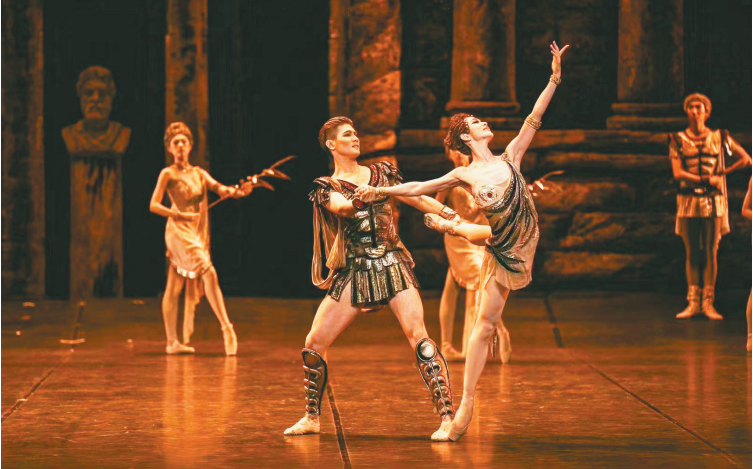 10月9日，芭蕾舞剧《斯巴达克》在辽宁大剧院上演。（辽宁芭蕾舞团供图）