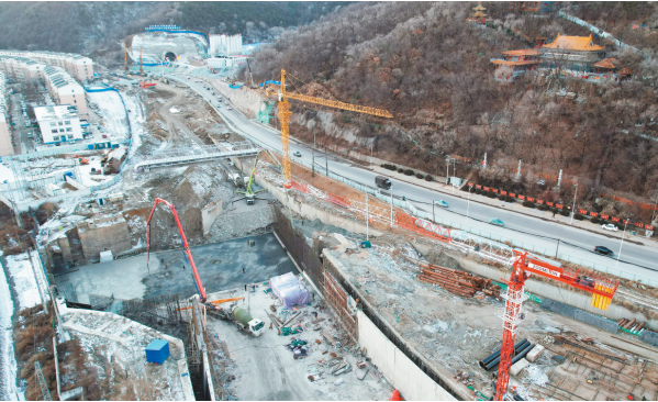 数九寒冬,沈白高铁建设仍在进行中。