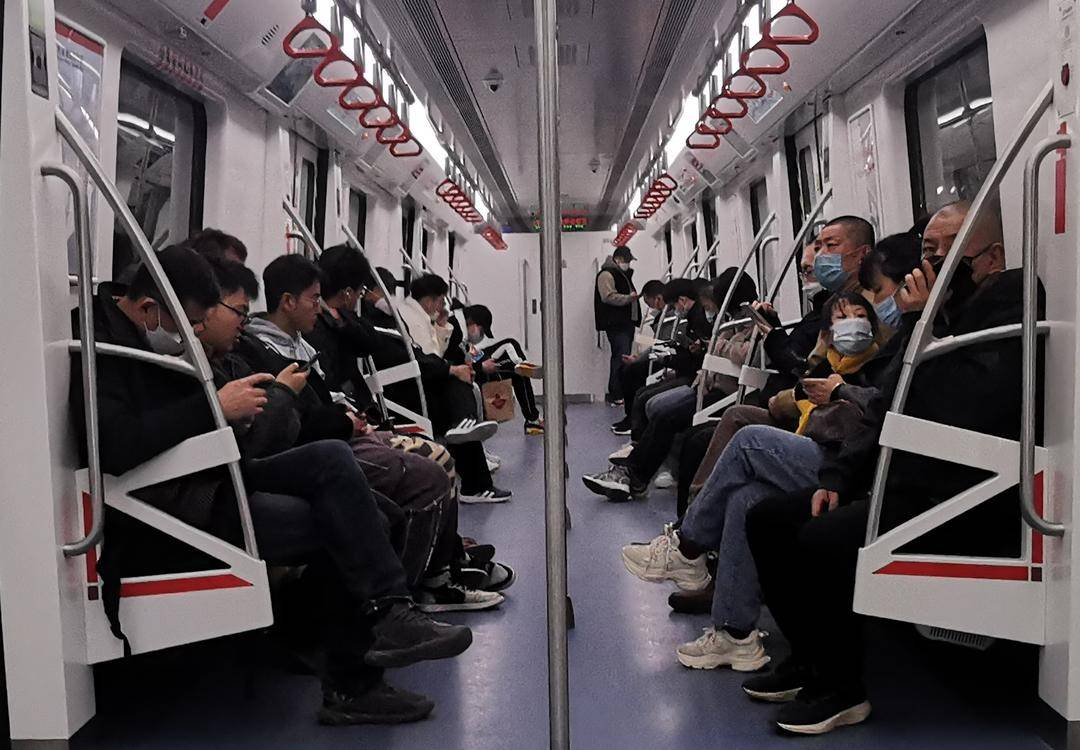 大连地铁5号线的开通,极大方便了市民出行。