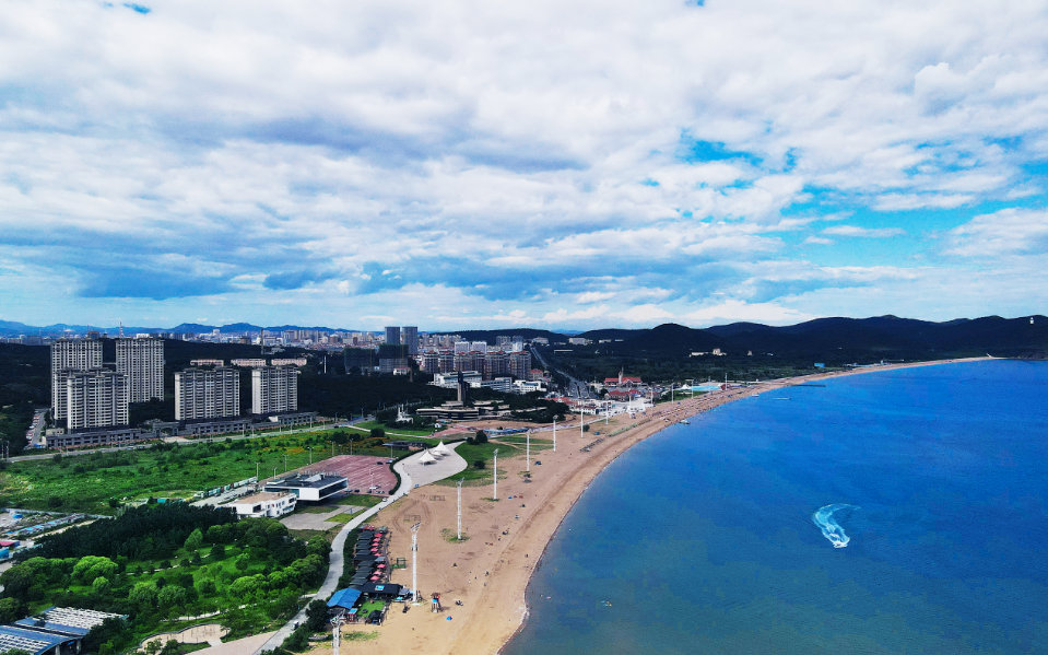 葫芦岛市龙湾海滨沿岸风光旖旎。(摄影:田嘉)