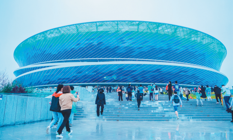 大连梭鱼湾足球场建成启用。王华 摄