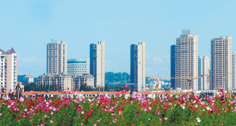 鞍山市不断提升城市形象,打造“现代钢都 秀美鞍山”新图景,图为鞍山高新技术产业开发区。(摄影:丛楠)