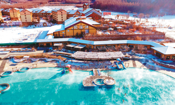 花溪沐枫雪温泉旅游度假区日渐成为本溪市冬季旅游的热门打卡地。(摄影:吴祥辉)