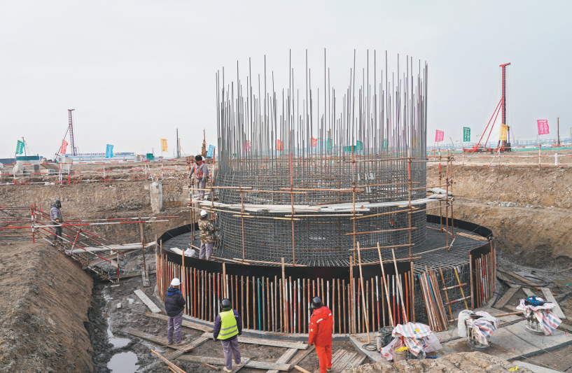 华锦阿美精细化工及原料工程项目渣油加氢装置施工现场。（摄影：胡士民）