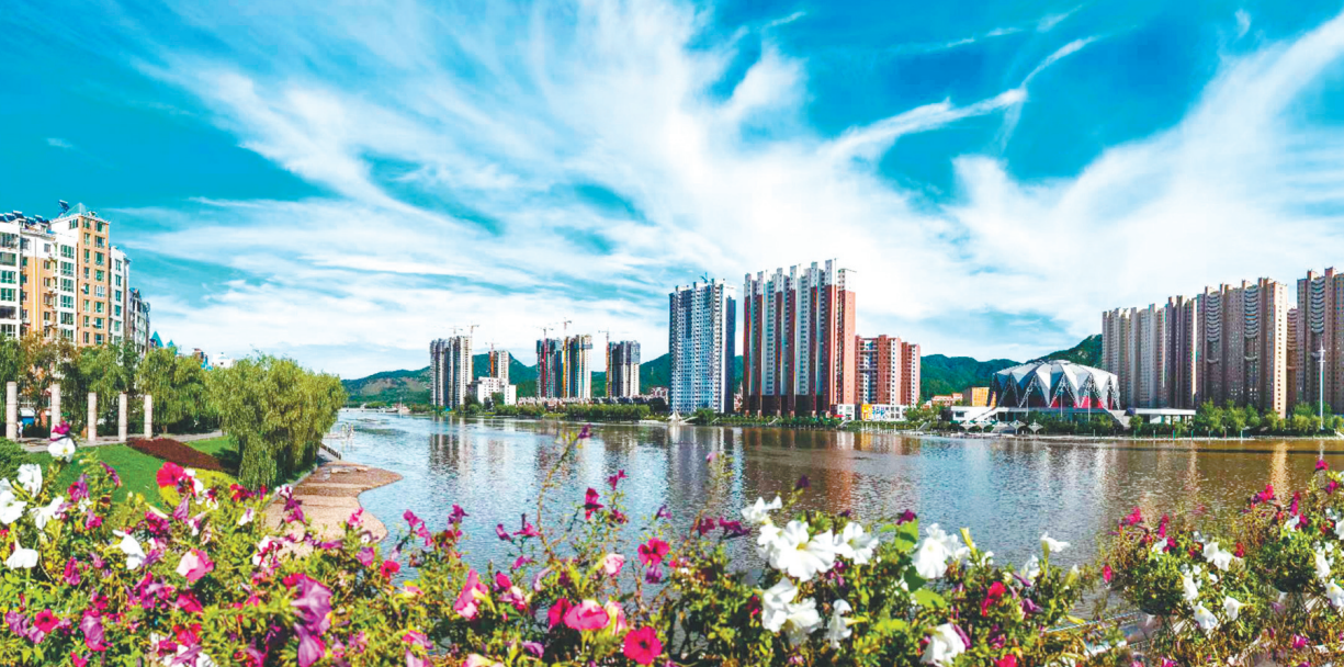 凤城市在城市建设管理上下足“绣花功夫”,市容市貌和群众满意度显著提升。