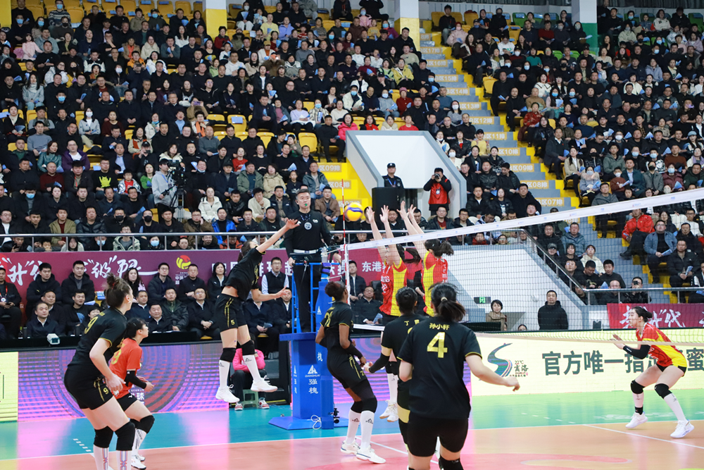 上赛季，丹东东港主场的火热氛围给辽宁女排带来强大助力。辽宁女排俱乐部供图